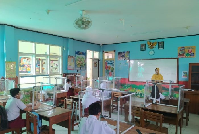 Pembukaan Sekolah Kembali Perlu Memperhatikan Data Penyebaran Wabah dan Kesiapan Sekolah