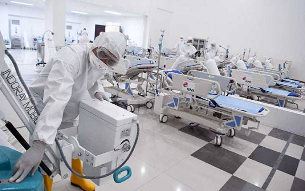 Kisah Dokter Shelly yang Bertugas di Wisma Atlet: “Kita Super Team”