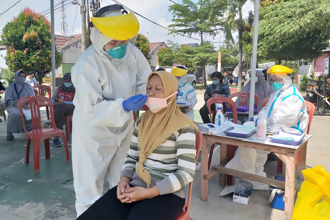 Hadapi Lonjakan Kasus, Tim PUSPA Puskesmas Mekarwangi Gerak Cepat Adakan Swab Antigen Massal di RW Zona Merah