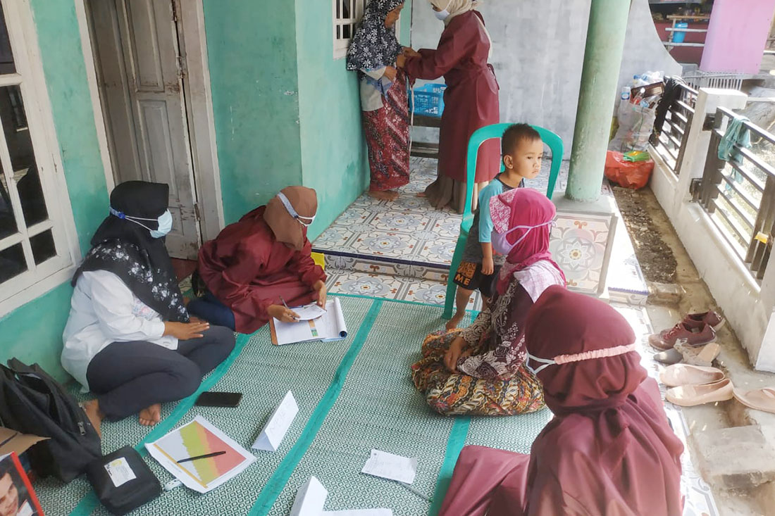 Cegah Kemunculan PTM, Tim Universitas Indonesia bersama Puskesmas Tanara Upayakan Pos Binaan Terpadu selama Pandemi